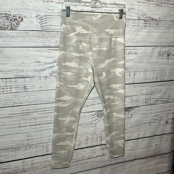 Athleta Elation 7/8 Leggings Tights Light Camo Pint Medium - Picture 5 of 16
